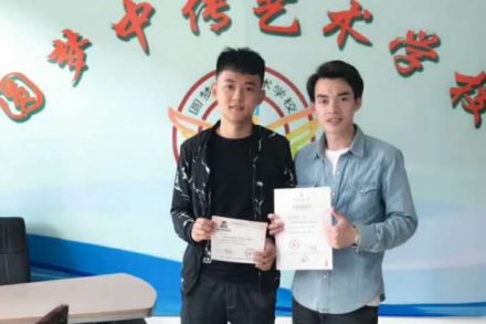 中传曲伸,回校感谢老师